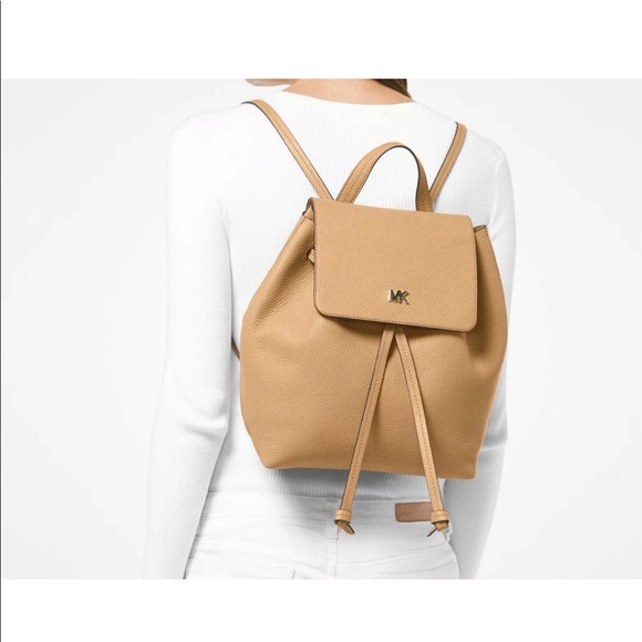 Michael Kors Junie Flap Backpack Leather Butternut - Picture 2 of 7